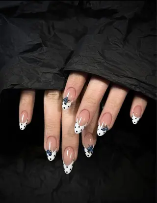 ネイル MQueen ネイルサロンのネイルデザイン