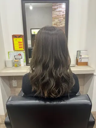 ロング カラー 薮内 香保里のヘアスタイル