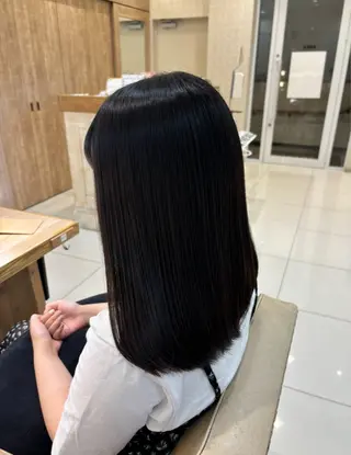 ミディアム ブリーチなしカラー/ 暖色カラー/艶カラーのヘアスタイル