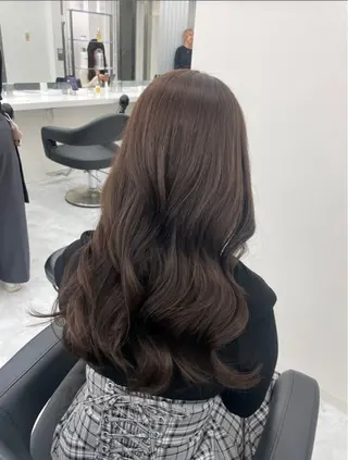 ロング 韓国ヘア/ブリーチ無 しWカラー/オリーブのヘアスタイル