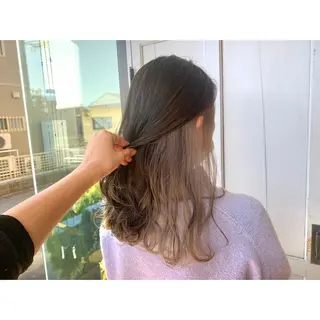 ロング カラー ツキダテ ユイのヘアスタイル
