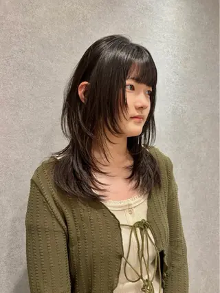 セミロング カラー ハイトーン/ウルフ/ レイヤー/Asukaのヘアスタイル