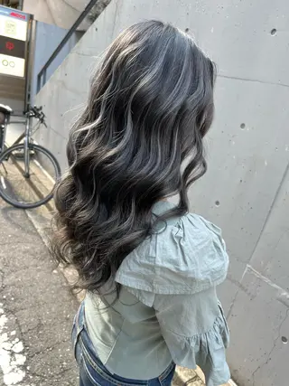 セミロング カラー ヘアアレンジ 🔥ハイトーンカラー ギャルNAOKI🔥のヘアスタイル