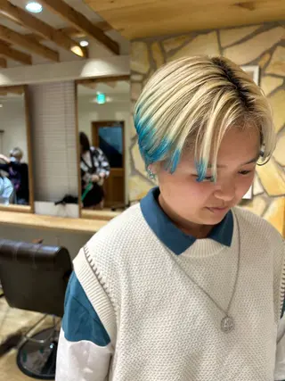 ショート カラー kawabe maikoのヘアスタイル