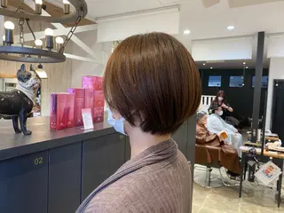 ショート カラー 柴田 枝利子のヘアスタイル