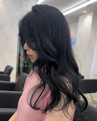 ミディアム カラー 遠藤沙也加 /レイヤーカットのヘアスタイル