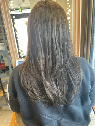 セミロング カラー ✨横須賀髪質改善✨️ 加藤 百音のヘアスタイル