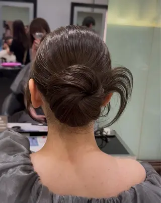 セミロング ヘアアレンジ 顔周り/透明感/銀座 🩵りのせのヘアスタイル