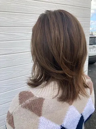 ミディアム ビヨウシツトリコ よねたにみなのヘアスタイル