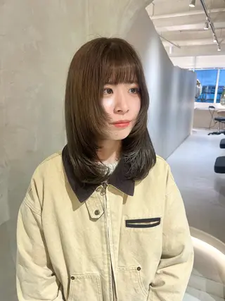 ミディアム カラー effect横浜所属・切りっぱなしボブ/ 艶カラー/綾莉のヘアスタイル