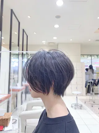 ショート カラー MODEks eau 佐藤優志のヘアスタイル