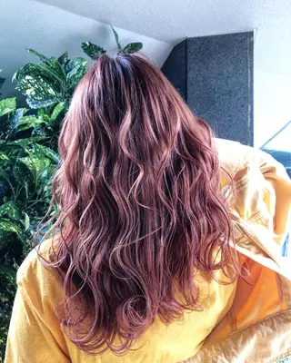 セミロング REVE所属・TAKU 美容師のヘアスタイル