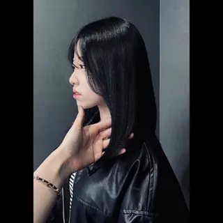 ミディアム 彩名/透明感カラー/ ボブ/レイヤーカットのヘアスタイル