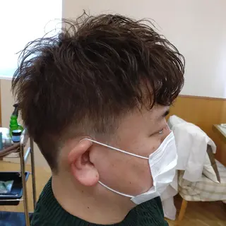 ショート メンズ パーマ 仮屋 敬介のヘアスタイル