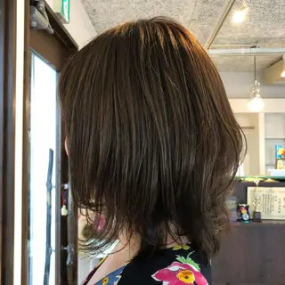 ミディアム カラー 根岸 真奈美のヘアスタイル