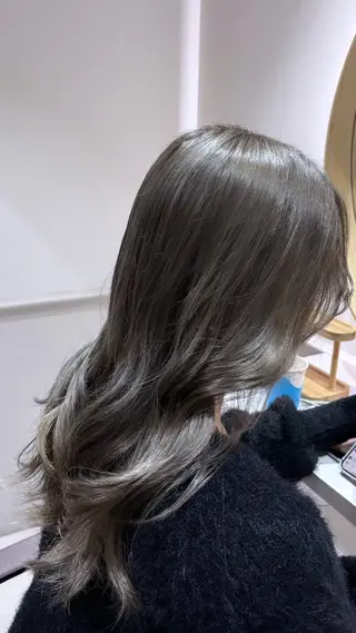 ロング カラー 瀬戸 杏珠のヘアスタイル