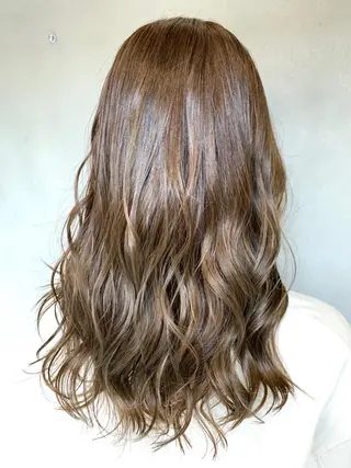 セミロング カラー ハイライトが 得意なニキです😊のヘアスタイル