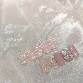 ネイル 𝘙𝘪𝘰𝘯𝘢 ...🕯🤍のネイルデザイン