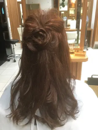 セミロング カラー ヘアアレンジ 白髪ぼかしハイライト 柳川拓哉のヘアスタイル