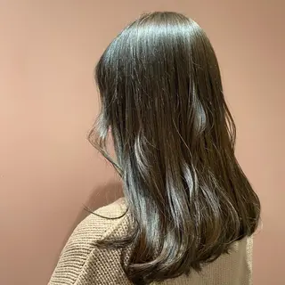 ロング カラー 宇田川 真央のヘアスタイル
