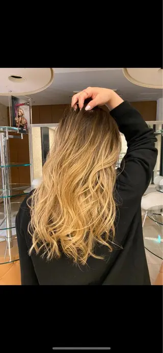 ロング カラー green所属・ヤクシジ レンのヘアスタイル