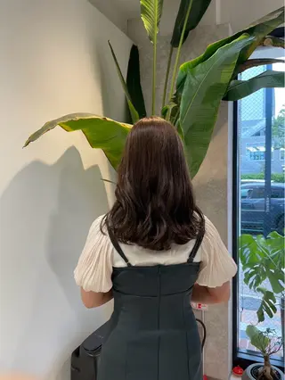 セミロング カラー Kiona所属・八木 恵のヘアスタイル