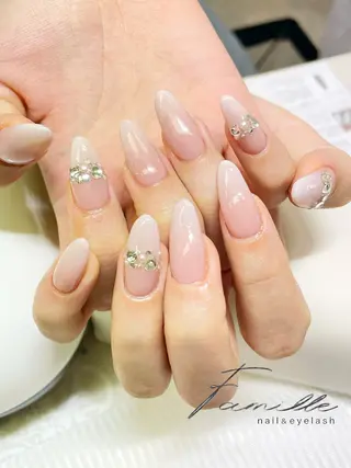 ミディアム nail&eyelash Famille池袋東口店所属・Tanaka Nailistのネイルデザイン