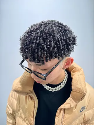 パーマ neuer bar ber虎太郎のヘアスタイル