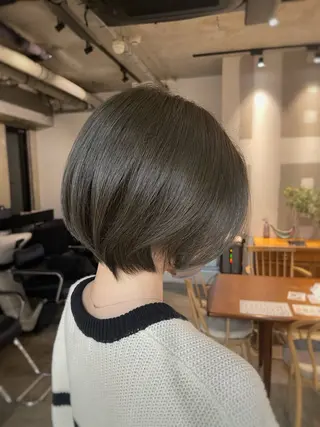 ショート カラー まとまるレイヤー カット/透明感カラーのヘアスタイル