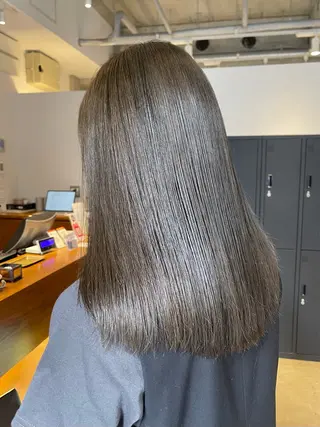 セミロング カラー 🫧うる艶レイヤー /グレージュ🪐リサのヘアスタイル