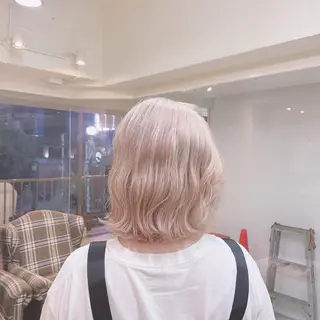 ミディアム Hiroto／ インナーカラー／神戸のヘアスタイル