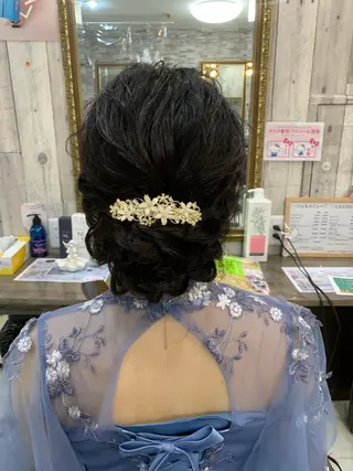 セミロング ヘアアレンジ ハイトーン Arphyのヘアスタイル