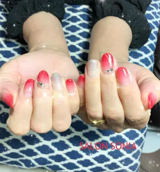 ネイル 小顔・毛穴・たるみ ネイル　似内真樹のエステ・リラクイメージ