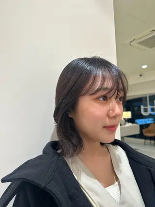 ミディアム カラー タイトボブ個性派カラ ーAKANEのヘアスタイル