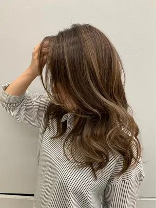 セミロング 韓国ネイル🤍 イワサキ　リコ🍒のヘアスタイル