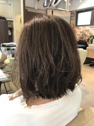 ミディアム カラー newi saLyu 片岡ふきのヘアスタイル