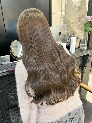 ロング ブリーチなしダブルカ ラー🩶manamiのヘアスタイル