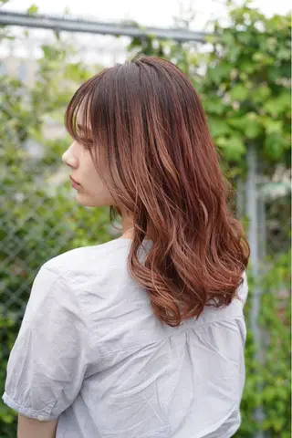 セミロング YUZUKI/艶カラ ー/丸みショートのヘアスタイル