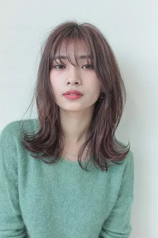 ミディアム カラー 中東 真子のヘアスタイル