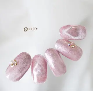 ネイル gratify 本店所属・ROSALIE Sakiのネイルデザイン