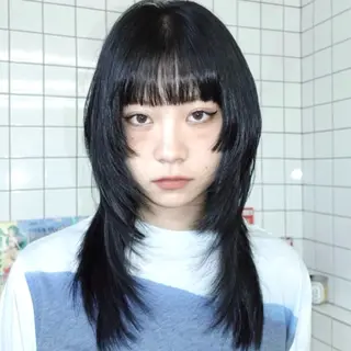セミロング カラー レイヤーカット ハッシュカットのヘアスタイル