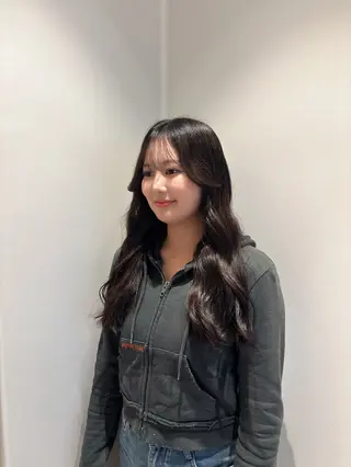 ロング カラー 髪質改善カラー ブラウン🤎YUMEのヘアスタイル