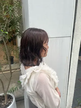 ミディアム パーマ 中山 優里のヘアスタイル