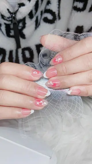 ネイル AngelChris ビューティーサロンのネイルデザイン