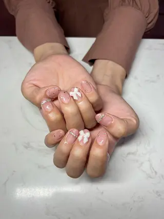 ネイル ちゅるんネイル🪄 耳ツボジュエリー🔗のネイルデザイン