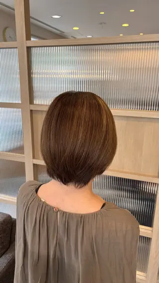 ショート カラー 田中 胡桃のヘアスタイル