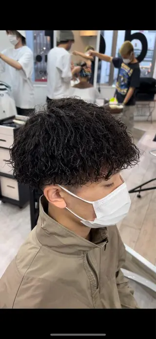 ミディアム パーマ メンズ メンズ専門店 店長 小柳 裕夢のヘアスタイル