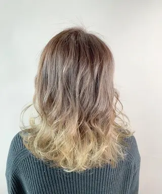 ミディアム カラー 福森 みずきのヘアスタイル