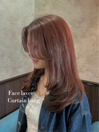 セミロング Momo/海外ヘア /レイヤー/艶カラーのヘアスタイル