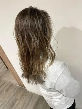 ミディアム カラー AMI Hair  supply所属・髪質改善カラー 韓国風レイヤーのヘアスタイル